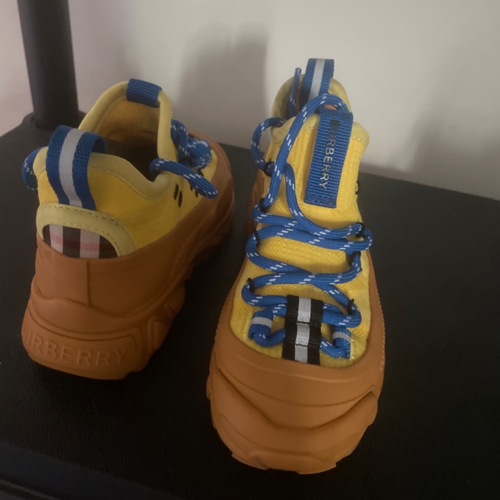 Burberry Kids Sneakers - Picture 2 of 2